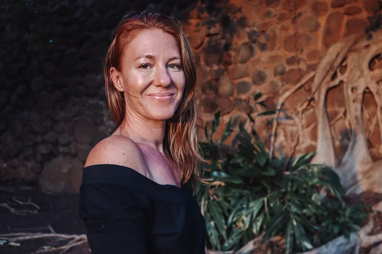 Tara, owner of Kāʻanapali Kissed, offering custom spray tan services at Nō Ka ʻOi Aesthetics